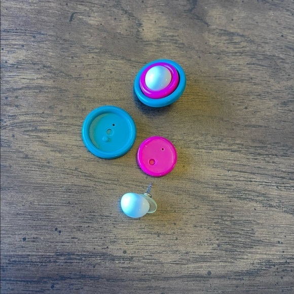 Super Cool Interchangeable Earrings! - Picture 3 of 4